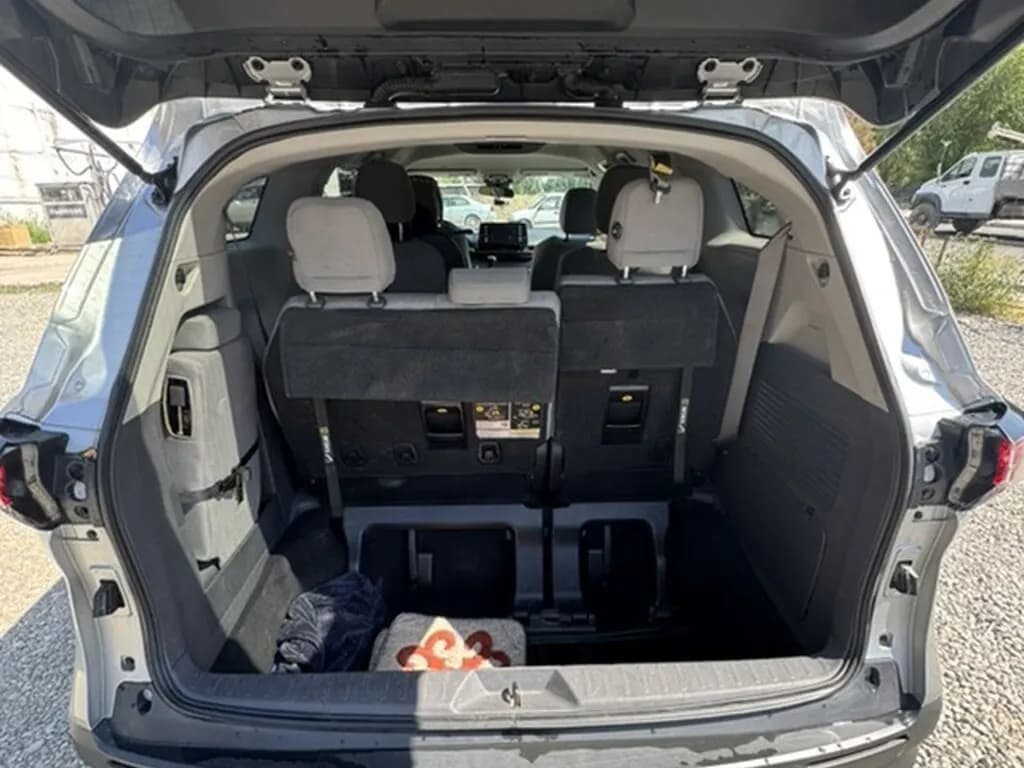 Toyota Sienna, 2022, Ош