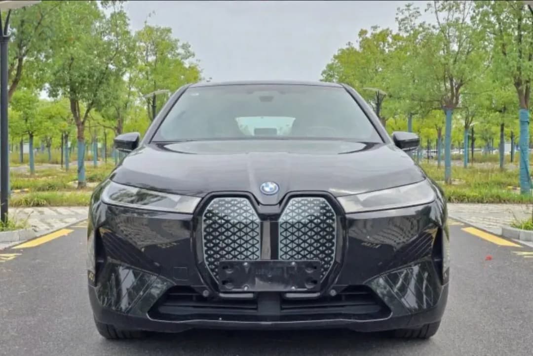 BMW iX, 2022, Китай