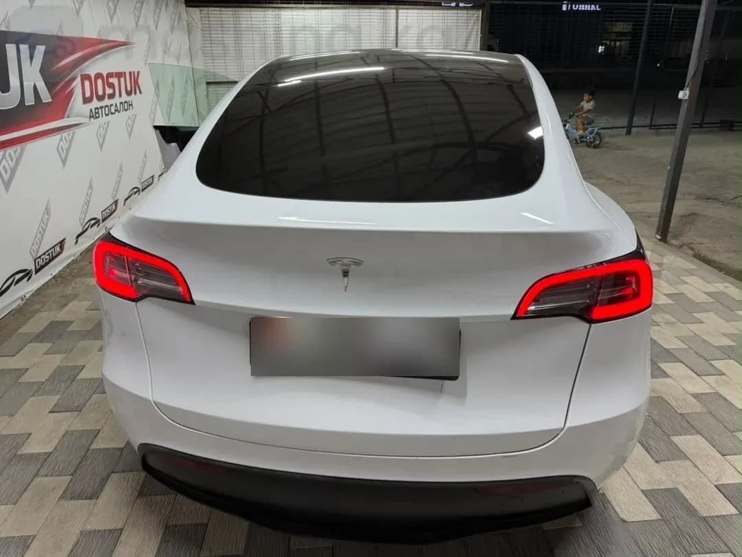 Tesla Model Y, 2023, Ош