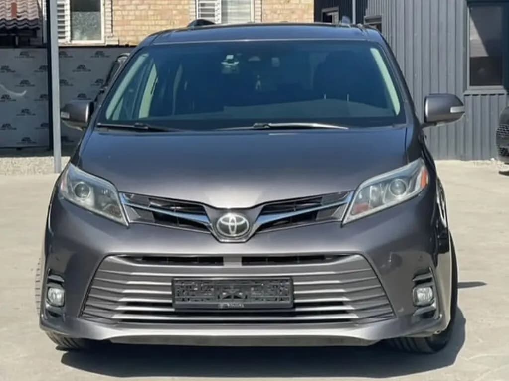 Toyota Sienna, 2018, Манас