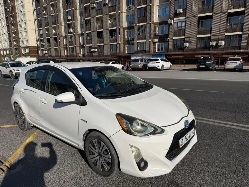 Toyota Prius c, 2016