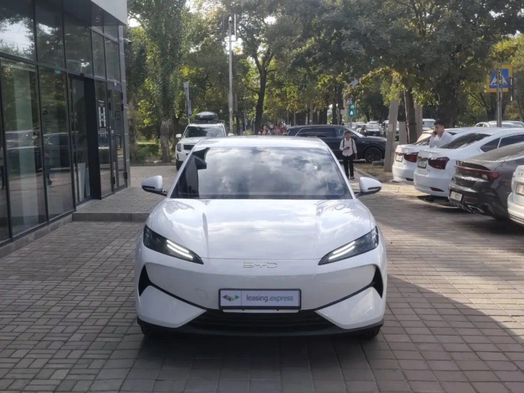 BYD E7