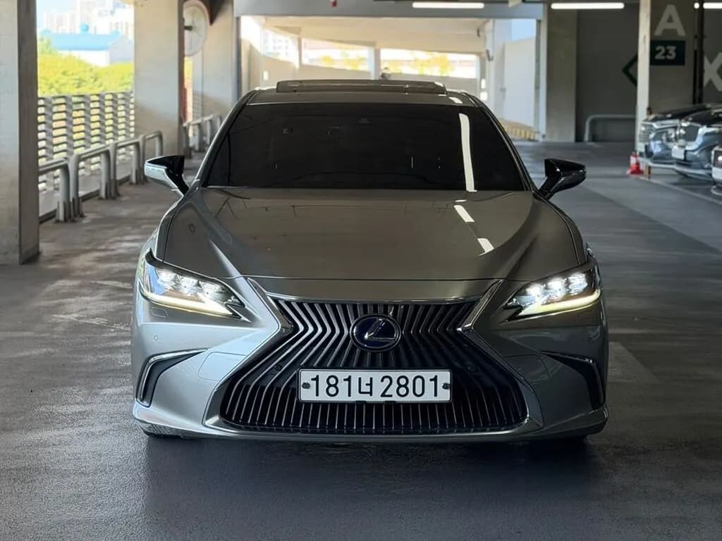 Lexus ES, 2022