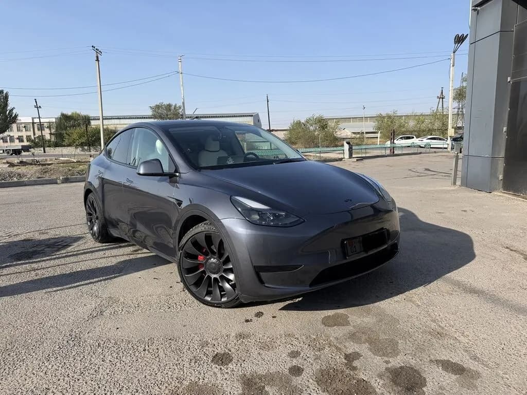 Tesla Model Y, 2023, Unknown