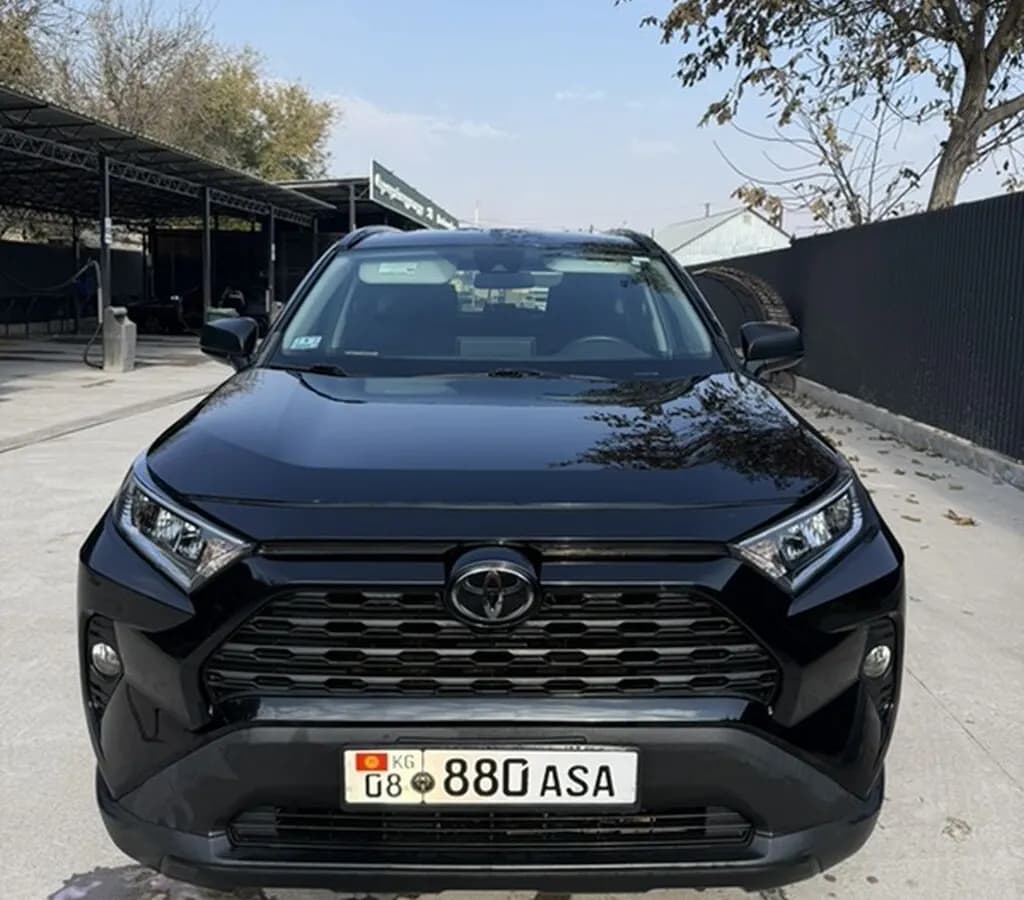 Toyota RAV4, 2019, с. Новониколаевка