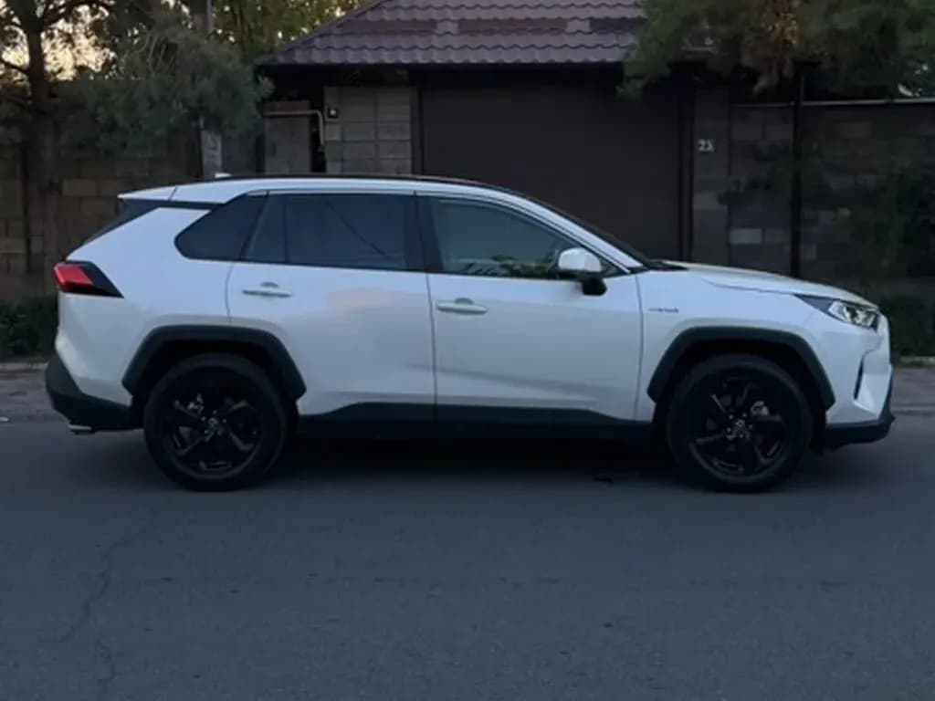Toyota RAV4, 2021, Unknown