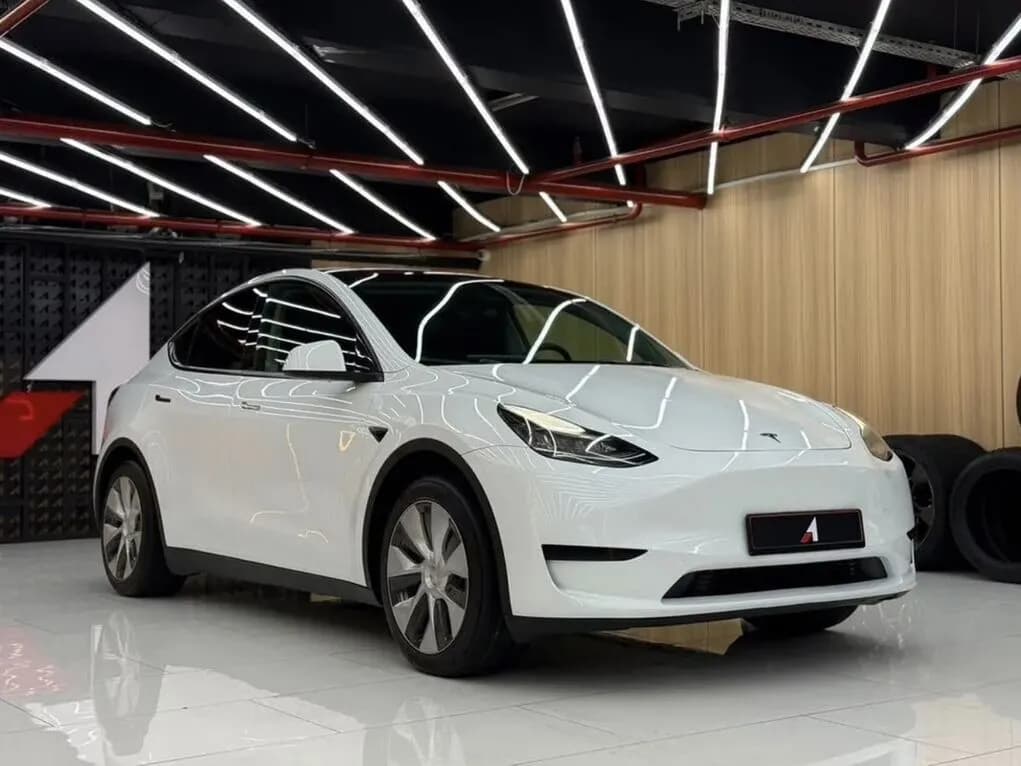 Tesla Model Y, 2024