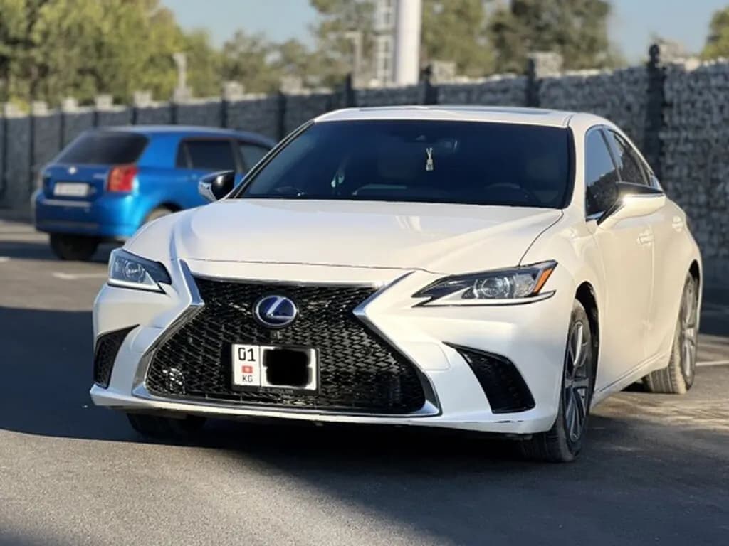 Lexus ES, 2022