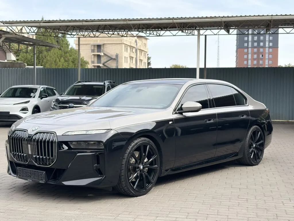 BMW 7 серии, 2022