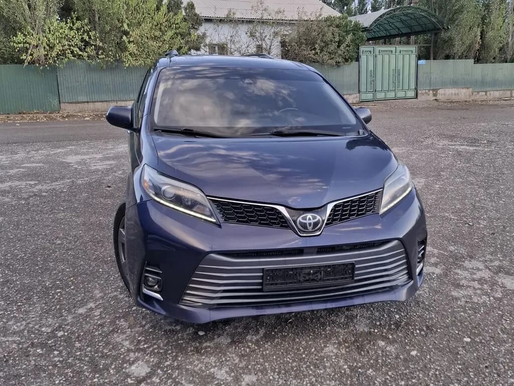 Toyota Sienna, 2018, Раззаков