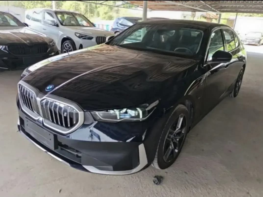 BMW i5, 2024, Китай
