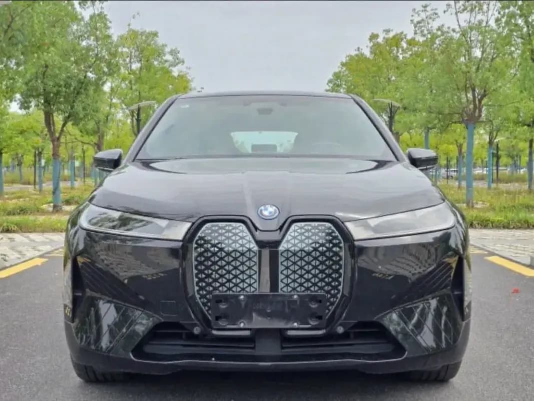 BMW iX, 2022, Китай