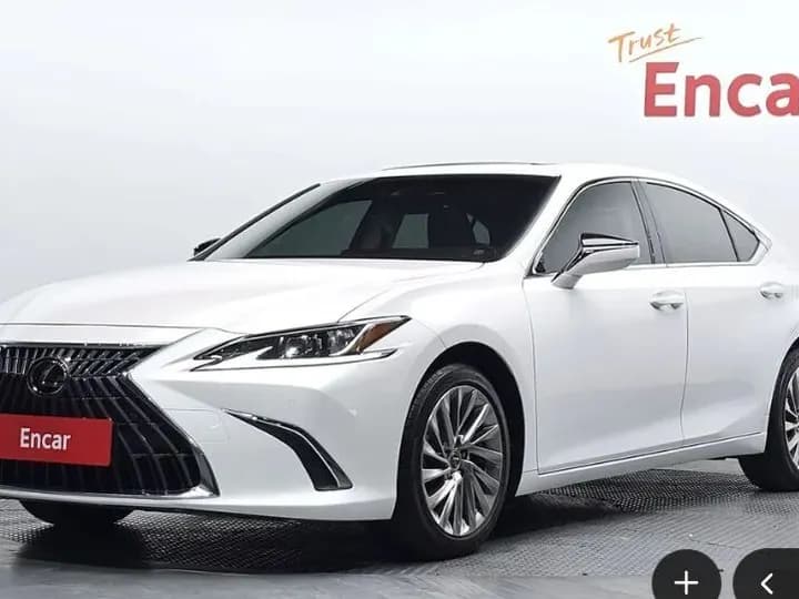 Lexus ES, 2022