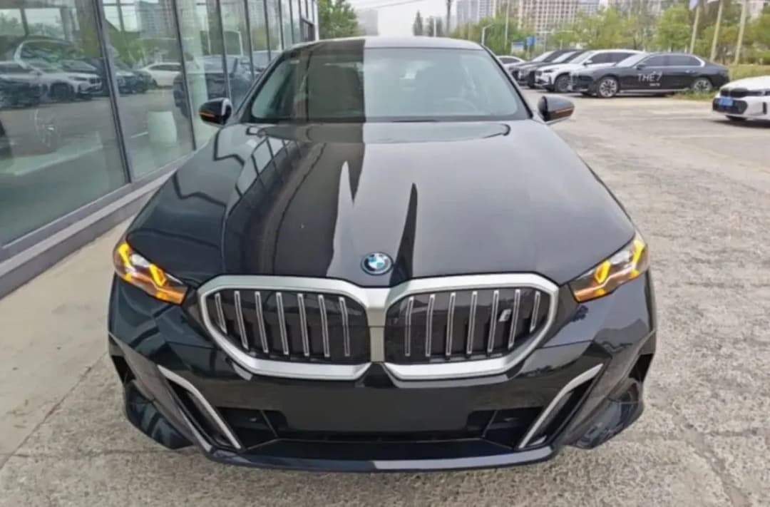 BMW i5, 2025, Китай