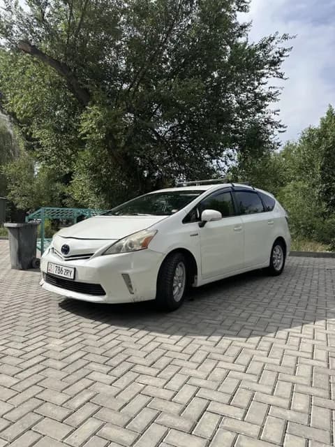 Toyota Prius v (+)