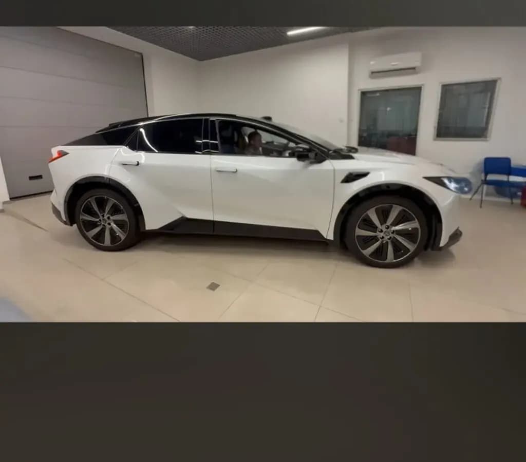 Toyota bZ5, 2025, Unknown